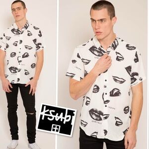 KSUBI READ MY LIPS SHORT SLEEVE SHIRT IN White & Black Size M